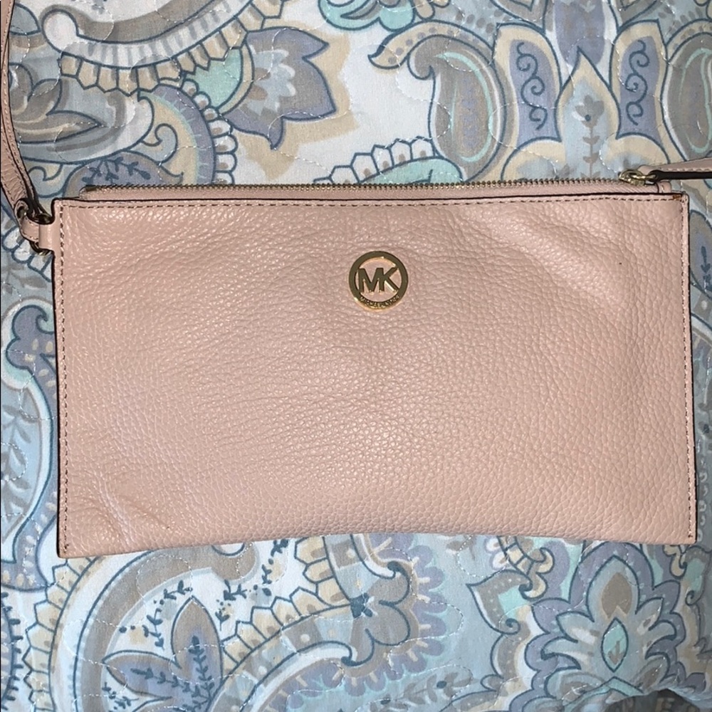 Micheal kors wristlet